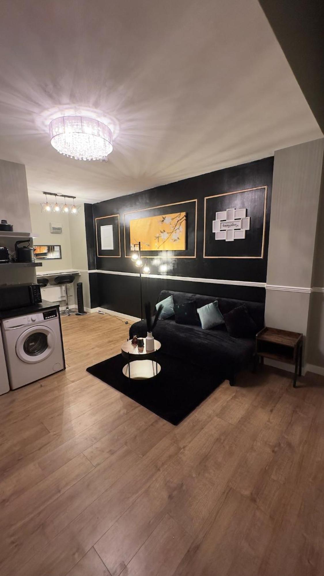 1 Bed Centre Apartment *