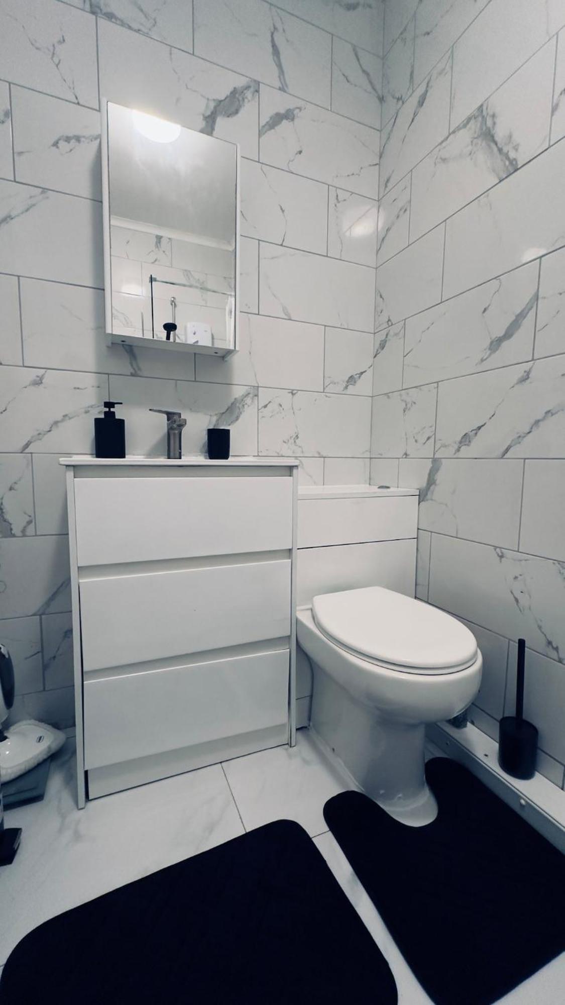 1 Bed Centre Apartment *